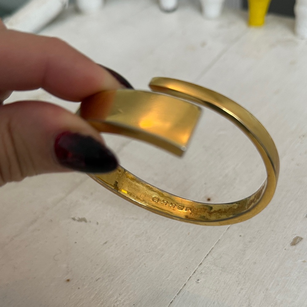 Elegant Gold Women's Bracelet